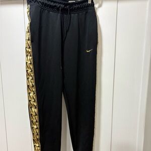 Nike Sportswear Tape Womens Logo Open Hem Pants BV3470-011 Size S Black/Metallic